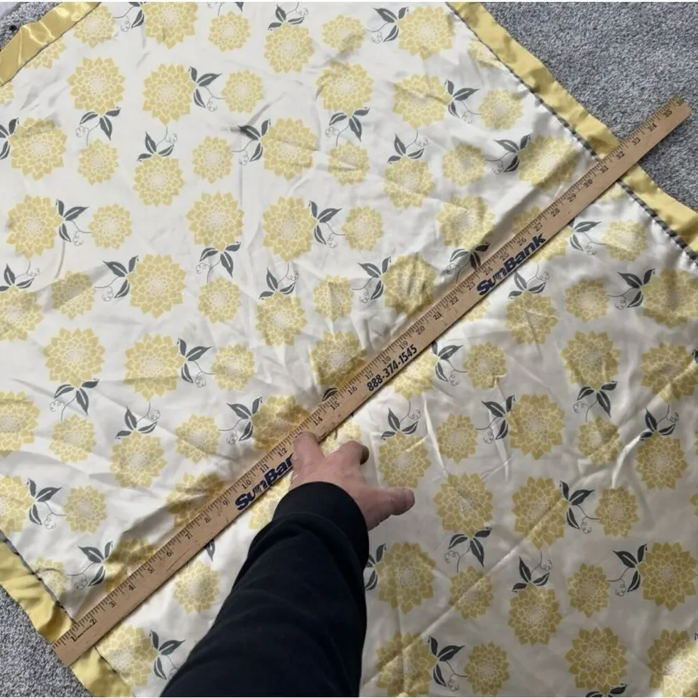 ♥️ The Peanut shell STELLA Yellow Cream
Gray Baby Blanket Dahlia Flowers - Picture 7 of 12